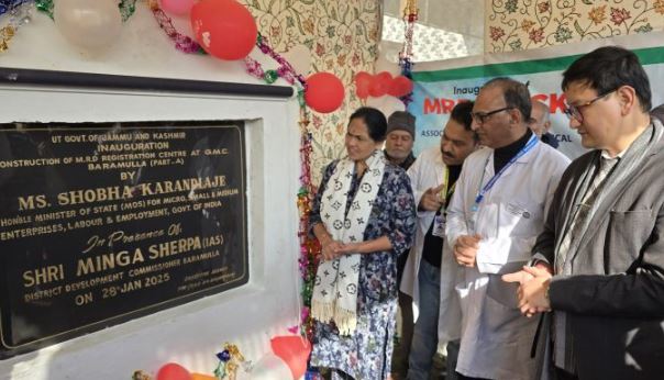 ' जम्मू एवं कश्मीर | केंद्रीय मंत्री करंदलाजे ने आकांक्षी जिला कार्यक्रम के तहत बारामूला की प्रगति की समीक्षा की | '